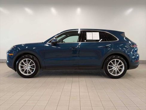 Used 2025 Porsche Cayenne AWD/4WD image 2