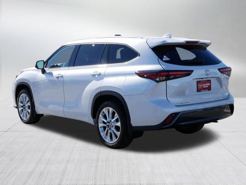 Certified 2025 Toyota Highlander Limited image 5