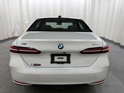 Used 2024 BMW 530i xDrive w/ Premium Package AWD/4WD image 5