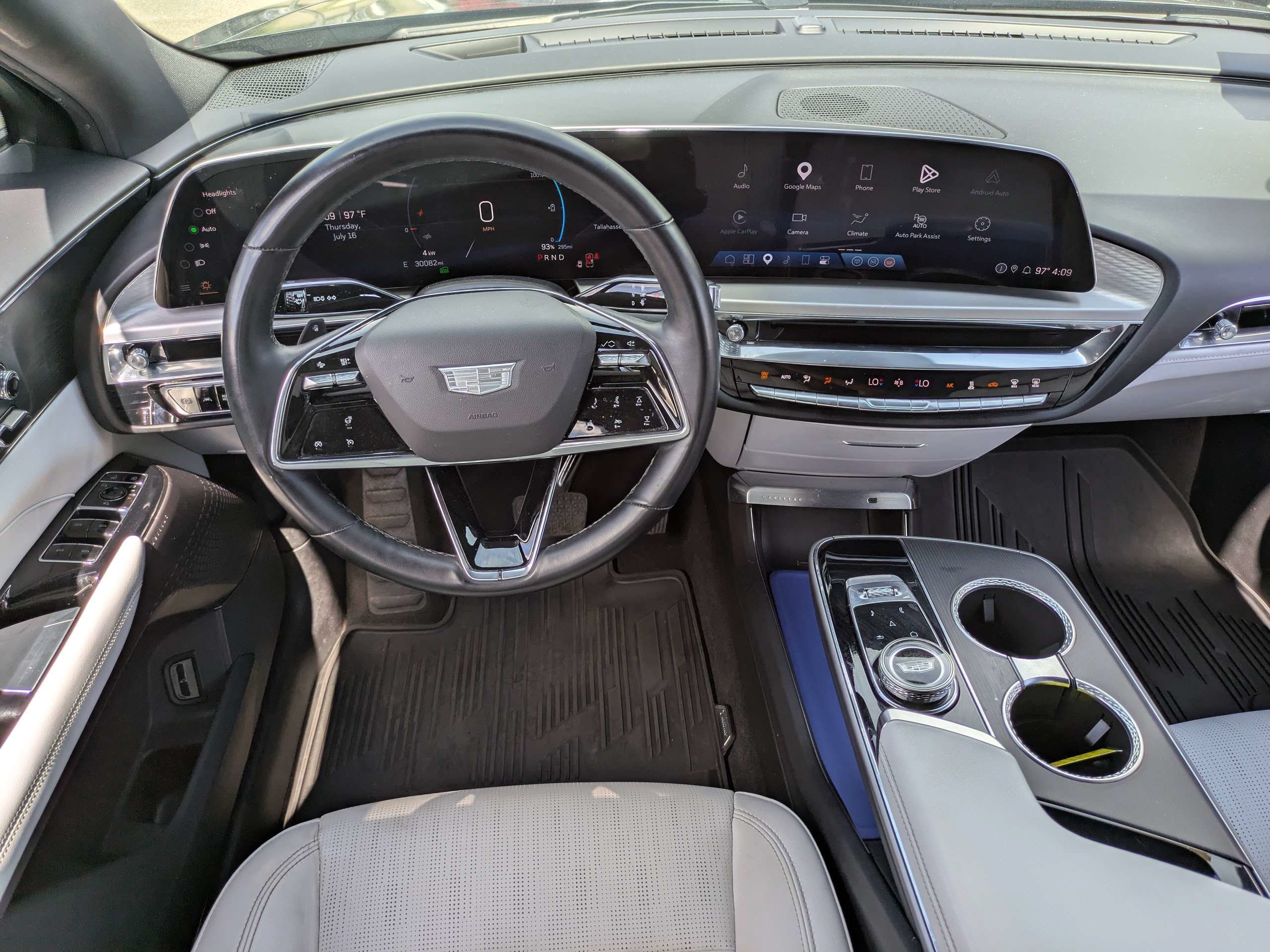 Used 2024 Cadillac Lyriq Sport RWD image 17