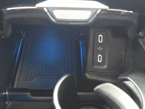 Used 2025 Mercedes-Benz GLC 300 4MATIC image 33