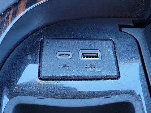 Used 2023 Cadillac Escalade Premium Luxury w/ LPO, Radiant Package image 33