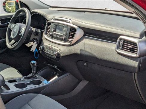 Used 2018 Kia Sorento LX V6 image 21