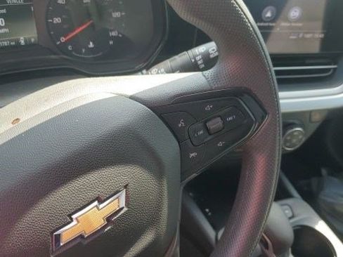 Used 2025 Chevrolet Trax LS w/ LS Convenience Package FWD image 11