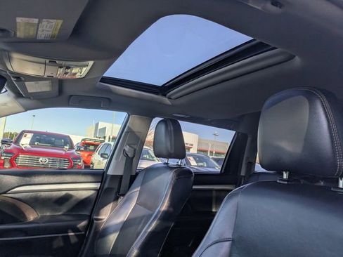 Used 2018 Toyota Highlander XLE image 27