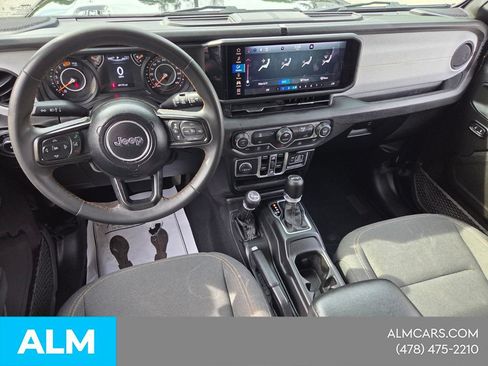 Used 2025 Jeep Wrangler Unlimited Sport AWD/4WD image 10
