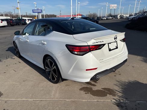 Used 2021 Nissan Sentra SR w/ SR Premium Package image 9