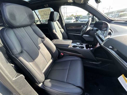 New 2026 Cadillac Vistiq Luxury image 27