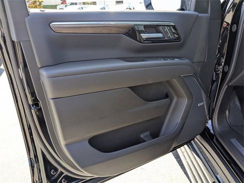 New 2026 Chevrolet Suburban High Country image 9