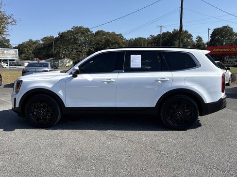 Used 2022 Kia Telluride EX w/ EX Premium Package image 2