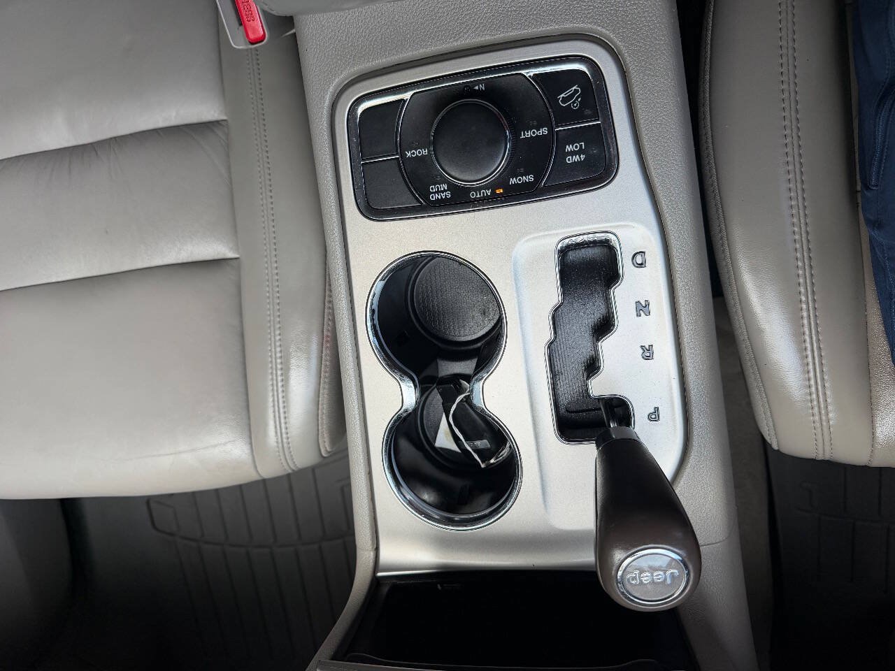 Used 2011 Jeep Grand Cherokee Laredo AWD/4WD image 26