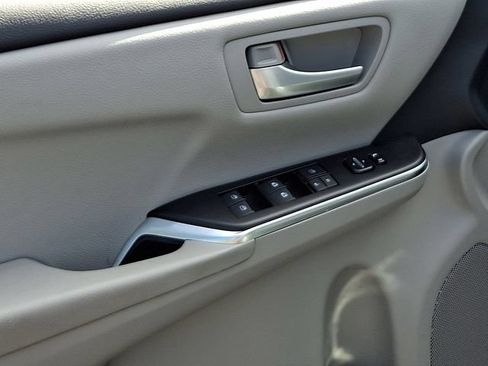 Used 2017 Toyota Camry SE FWD image 20