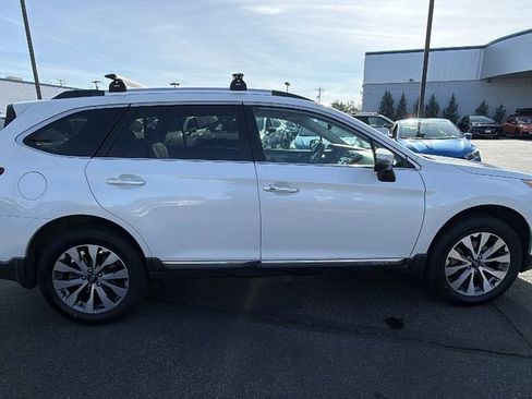 Used 2017 Subaru Outback 2.5i Touring w/ Popular Package #5A image 3
