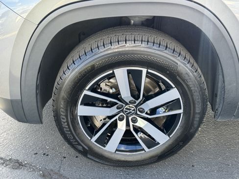 Certified 2023 Volkswagen Atlas SE image 12