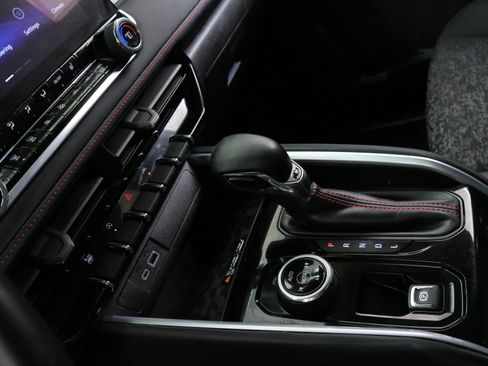 Used 2024 Chevrolet Colorado Z71 w/ Z71 Convenience Package 2 image 20