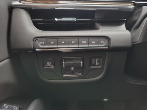 Certified 2024 Cadillac Escalade ESV Sport Platinum w/ LPO, ONYX Package AWD/4WD image 28