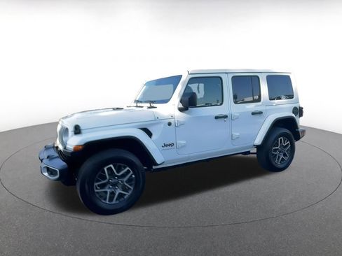 Used 2025 Jeep Wrangler Sahara image 8