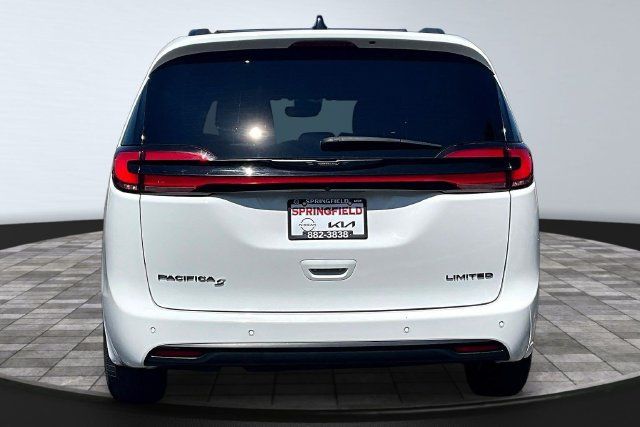 Used 2025 Chrysler Pacifica Limited FWD image 5