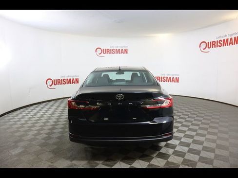 Used 2025 Toyota Camry LE image 12