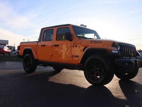Used 2021 Jeep Gladiator Sport AWD/4WD image 7