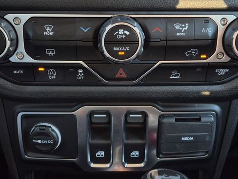 Used 2024 Jeep Wrangler Sport S image 21