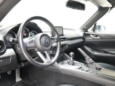 Used 2019 MAZDA MX-5 Miata Sport image 46