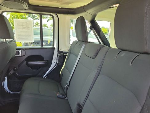 Used 2018 Jeep Wrangler Unlimited Sport AWD/4WD image 9