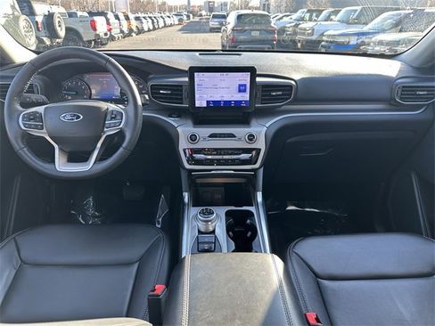 Certified 2022 Ford Explorer XLT w/ Equipment Group 202A image 15