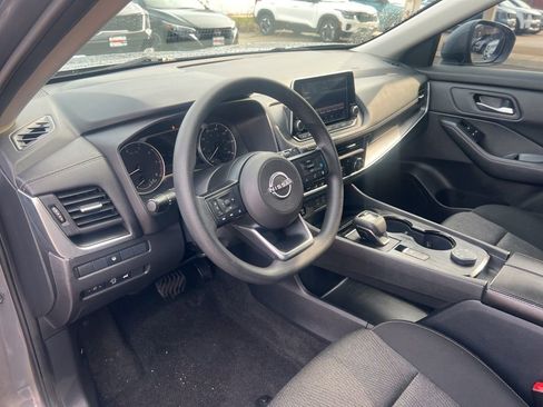 Used 2024 Nissan Rogue SV image 6