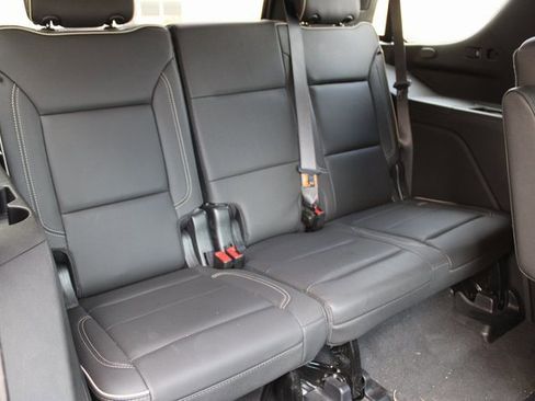 Used 2023 GMC Yukon SLT w/ SLT Premium Package image 20