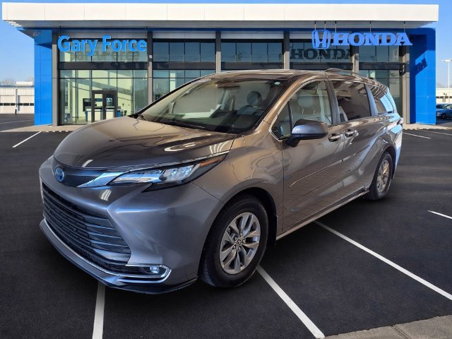 Used 2022 Toyota Sienna XLE AWD/4WD image 4