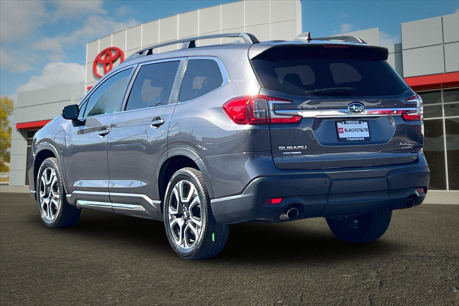 Used 2023 Subaru Ascent Limited AWD/4WD image 5