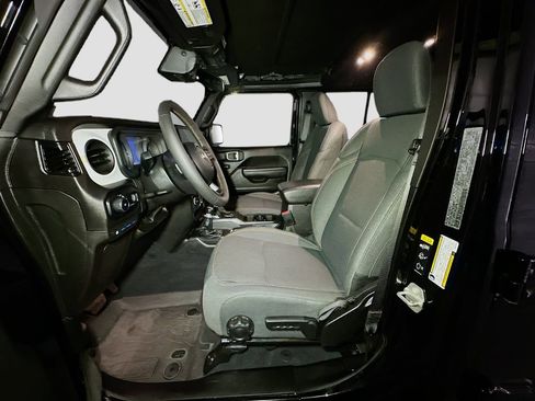 Certified 2024 Jeep Wrangler Unlimited w/ Convenience Group AWD/4WD image 17