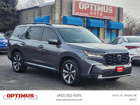 Used 2024 Honda Pilot Touring image 1