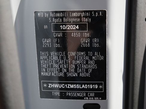 Used 2025 Lamborghini Revuelto AWD/4WD image 33