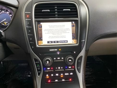 Used 2016 Lincoln MKX Select w/ Select Plus Package FWD image 19