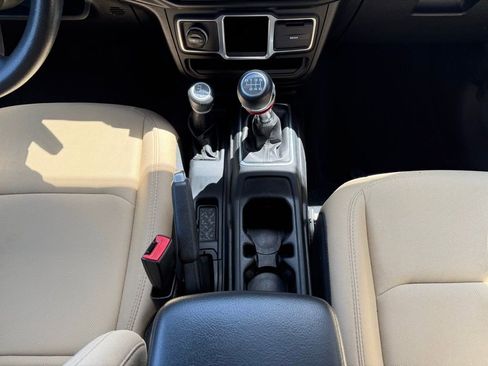Used 2020 Jeep Gladiator Sport image 14