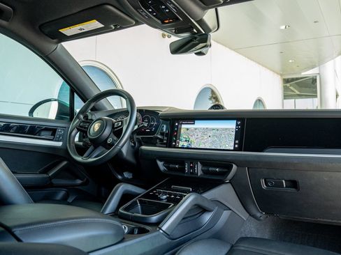 Certified 2024 Porsche Cayenne S AWD/4WD image 18