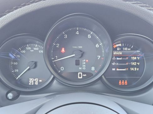 Certified 2025 Porsche Macan image 16