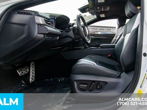 Used 2025 Toyota Camry SE image 11