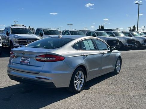 Used 2020 Ford Fusion SE image 3