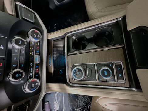 Used 2024 Ford Expedition Max Limited image 25