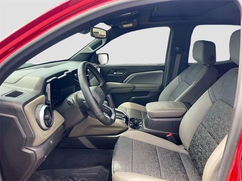 Used 2024 Chevrolet Colorado ZR2 w/ Technology Package image 10