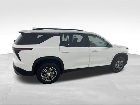 Used 2025 Chevrolet Traverse LT FWD image 6