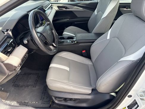Used 2025 Toyota Camry SE w/ Convenience Package FWD image 20