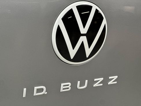 New 2025 Volkswagen ID. Buzz Pro S RWD image 27