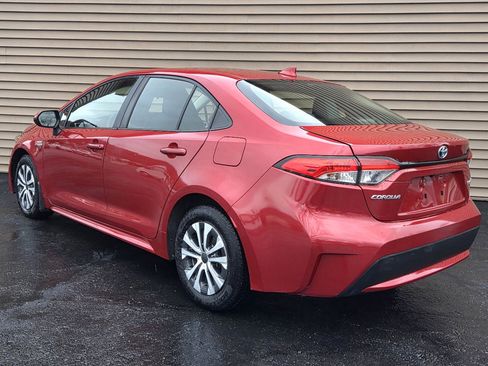 Used 2021 Toyota Corolla LE image 3