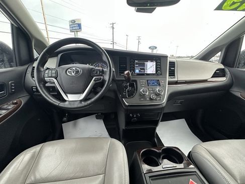 Used 2019 Toyota Sienna Limited image 16
