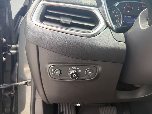 Used 2021 Chevrolet Equinox LT FWD image 36