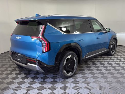 Used 2024 Kia EV9 Land image 5